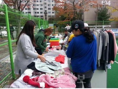 ▲ 서산시 음암면 한성A 부녀회는 지난27일 불우이웃돕기 바자회를 개최했다.