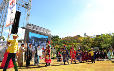 ▲ 사진은 제7회 '대전 효문화뿌리축제' 문중퍼레이드 모습.
<br />대전 중구 제공