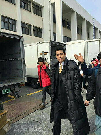 ▲ 정우성, 조인성 충남대 영화촬영.