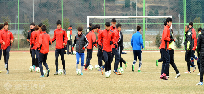 ▲ 이곳은 남해군 이동면에 위치한 전연잔디 연습구장입니다. 숙소에서 차량으로 10분거리에 위치하고 있습니다. ▲ 이곳은 남해군 이동면에 위치한 전연잔디 연습구장입니다. 숙소에서 차량으로 10분거리에 위치하고 있습니다.