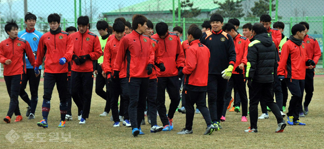 ▲ 올해는 선수들 모두 큰 부상없이 시즌을 시작하게 됐습니다 그 어느때보다 분위기가 밝았던 남해 전지훈련 캠프.. 내일 부터는 선수들의 영상 인터뷰가 실릴 예정입니다. 시티즌 팬 여러분들의 많은 성원 바랍니다. ▲ 올해는 선수들 모두 큰 부상없이 시즌을 시작하게 됐습니다 그 어느때보다 분위기가 밝았던 남해 전지훈련 캠프.. 내일 부터는 선수들의 영상 인터뷰가 실릴 예정입니다. 시티즌 팬 여러분들의 많은 성원 바랍니다.