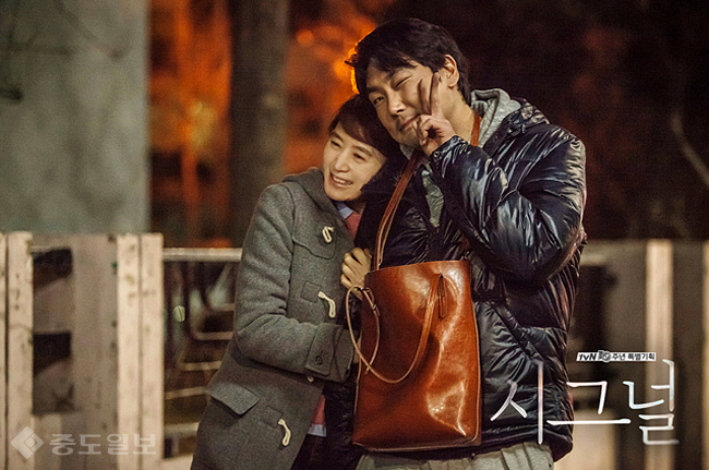 ▲ '시그널' 김혜수, 조진웅 /사진은 홈페이지 캡처.