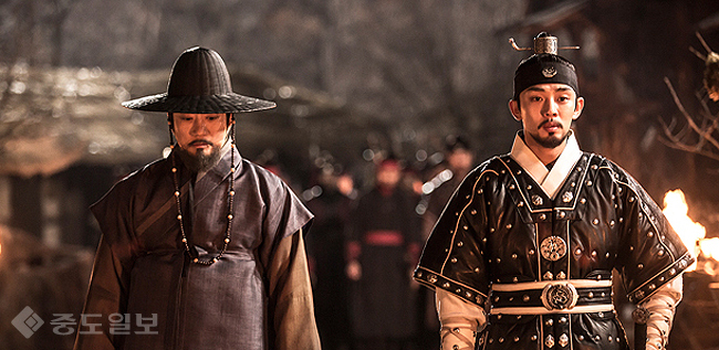 ▲ '육룡이 나르샤' 김명민과 유아인. /사진은 홈페이지 캡처