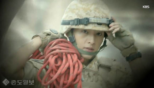 ▲ '태양의 후예' 송중기 /사진은 방송화면 캡처 ▲ '태양의 후예' 송중기 /사진은 방송화면 캡처