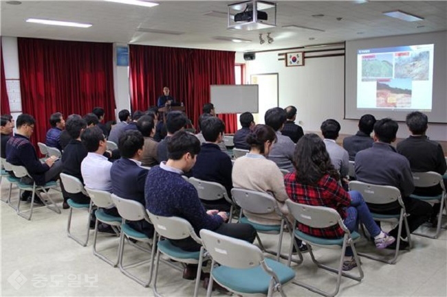 대전지방국토관리청은 16일 전문교육을 통해 직원의 낙석사고 예방 역량을 높였다. 