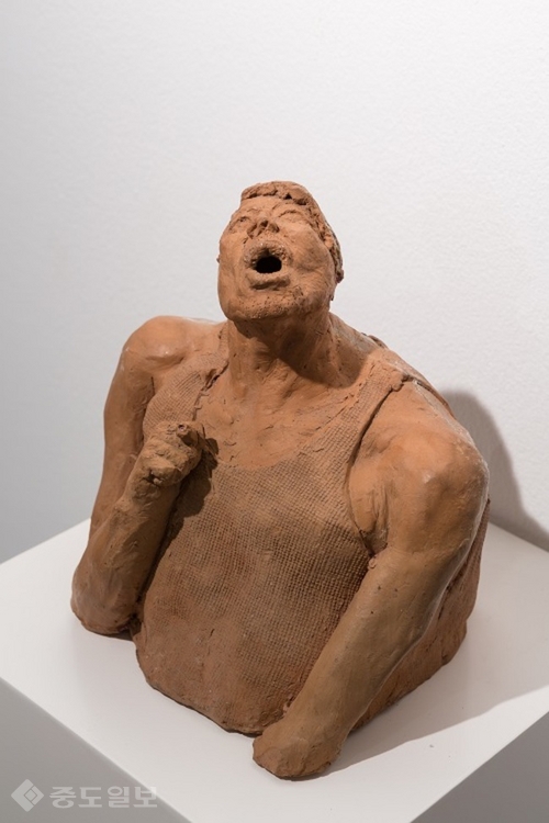 ▲ 구본주, <휴식>, 테라코타, 23x19x25cm, 1999