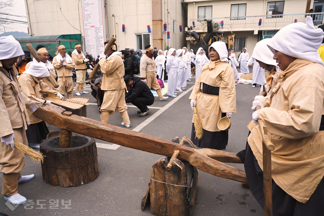 ▲ 디딜방아뱅이 재현행사