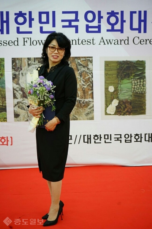 ▲ 금년 대한민국압화대전에서 보존화 부문 최우수상의 영예를 안은 김형해 압화 작가.