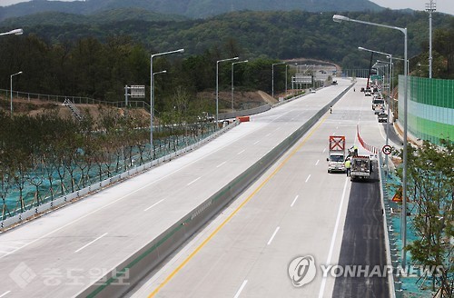 ▲ 개통을 앞둔 수원∼광명고속도로./연합 DB ▲ 개통을 앞둔 수원∼광명고속도로./연합 DB