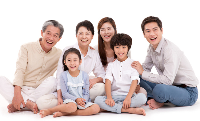 ▲ 5월 8일 어버이날을 공휴일로 지정해야 한다는 여론이 해마다 계속되고 있다. /사진=게티이미지뱅크 ▲ 5월 8일 어버이날을 공휴일로 지정해야 한다는 여론이 해마다 계속되고 있다. /사진=게티이미지뱅크