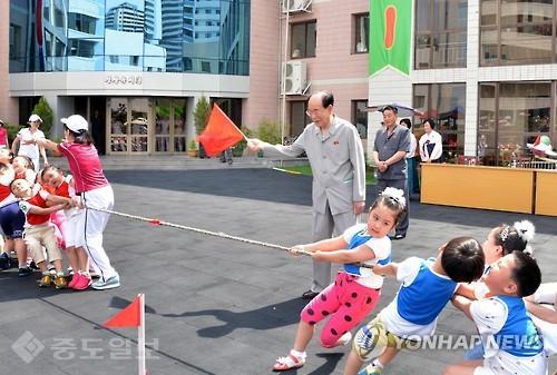 ▲ 북한은 6월1일에 우리의 '어린이날'과 비슷한 성격의 기념일인 '국제아동절'을 기념하고 있다. 사진은 북한의 지난해 국제아동절 행사 모습/연합 DB ▲ 북한은 6월1일에 우리의 '어린이날'과 비슷한 성격의 기념일인 '국제아동절'을 기념하고 있다. 사진은 북한의 지난해 국제아동절 행사 모습/연합 DB