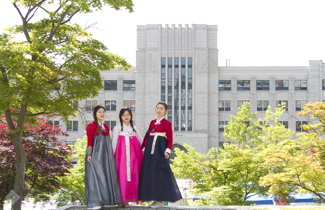 ▲ 한복을 입고 축제를 즐기는 고려대 세종캠퍼스 학생들. 세종캠퍼스 제공