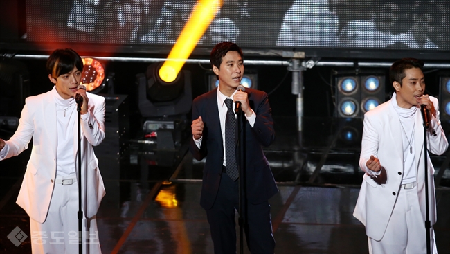 ▲ 젝스키스의 고지용이 젝스키스 해체이후 처음으로 멤버들과 한무대에 올랐다./연합뉴스
