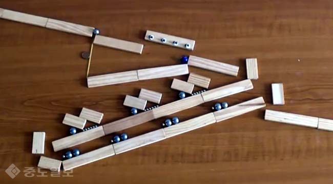 ▲ 영상 : 유튜브 Kaplamino Magnets and Marbles 캡처