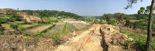 ▲ 국제과학벨트 거점지구가 조성될 대전 유성 신동 일대에 문화재지표가 완료돼 부지조성을 앞두고 있다.