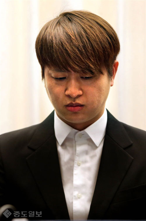 ▲고개숙인 유상무. 사진=연합뉴스 DB