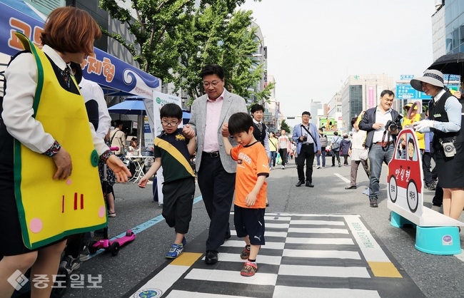 ▲ 지난 5일 어린이날 행사와 함께 개최된 대전 중앙로 차없는 거리 행사 모습./사진=중도일보 DB