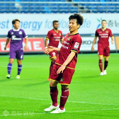 ▲ 슛이 벗어나자 아쉬운 표정을 짓고 있는 김선민 ▲ 슛이 벗어나자 아쉬운 표정을 짓고 있는 김선민