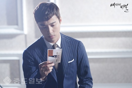 ▲ 드라마 여자의 비밀에서 주인공 역을 맡은 오민석의 타이틀 현장 스틸컷