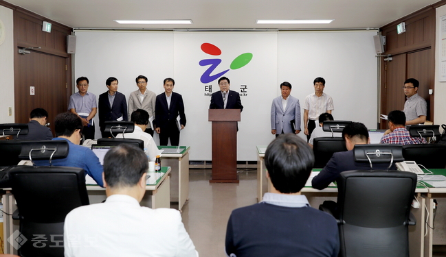 최근 미세먼지가 사회적 이슈로 부각되고 있는 가운데, 한상기 태안군수가 29일 기자회견을 열고, 대 정부 건의와 대기오염 모니터링 강화 등 지역 주민을 위한 대기환경 개선대책 마련에 앞장서겠다는 입장을 밝혔다. 