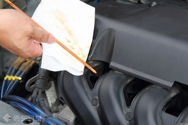 ▲냉각수도 관리와 오염정도에 따라서 주기적으로 보충하고 교체하는 것이 좋다. 이미지=게티이미지뱅크 ▲냉각수도 관리와 오염정도에 따라서 주기적으로 보충하고 교체하는 것이 좋다. 이미지=게티이미지뱅크