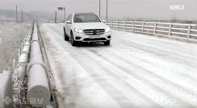 ▲설원을 달리는 2016 벤츠 GLC클래스. 함부로 애틋하게 1화 캡쳐. ▲설원을 달리는 2016 벤츠 GLC클래스. 함부로 애틋하게 1화 캡쳐.