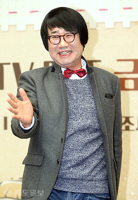 ▲ 최양락이 14년간 진행해온 MBC ‘최양락의 재미있는 라디오’에서 지난 5월 하차한 이유가 ‘외압’ 때문이라는 주장이 나와 논란이 되고 있다./연합뉴스
<br /> ▲ 최양락이 14년간 진행해온 MBC ‘최양락의 재미있는 라디오’에서 지난 5월 하차한 이유가 ‘외압’ 때문이라는 주장이 나와 논란이 되고 있다./연합뉴스
<br />