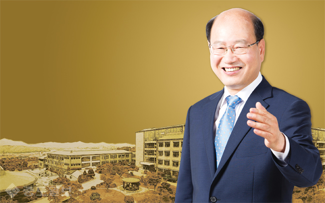 ▲ 1956년 당진 출생. 인천고 졸업. 1980년 서울시립대 행정학과 학사, 미국 뉴욕주 시라큐스대 대학원 행정학 석사, 서울시립대학교 대학원 행정학과 박사. 1980년 제23회 행정고시 합격, 총무처 행정관리담당관, 행정자치부 지방세심사과장, 행정자치부 공기업과장, 대통령 비서실 행정관, 행정안전부 윤리복무관, 중앙공무원교육원 연구개발센터장, 2010~2013년 충남도 행정부지사, 2013~현재 제5대 충남도립대학교 총장. ▲ 1956년 당진 출생. 인천고 졸업. 1980년 서울시립대 행정학과 학사, 미국 뉴욕주 시라큐스대 대학원 행정학 석사, 서울시립대학교 대학원 행정학과 박사. 1980년 제23회 행정고시 합격, 총무처 행정관리담당관, 행정자치부 지방세심사과장, 행정자치부 공기업과장, 대통령 비서실 행정관, 행정안전부 윤리복무관, 중앙공무원교육원 연구개발센터장, 2010~2013년 충남도 행정부지사, 2013~현재 제5대 충남도립대학교 총장.