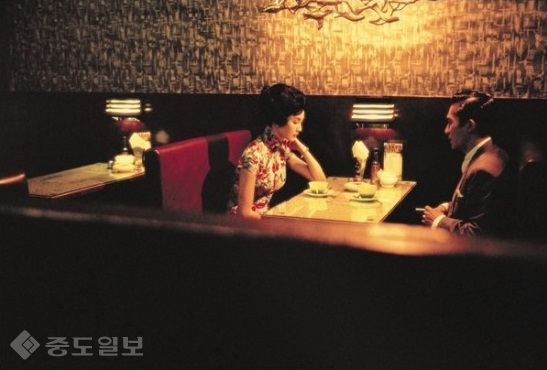 ▲ 영화 '화양연화' 중 한 장면 ▲ 영화 '화양연화' 중 한 장면