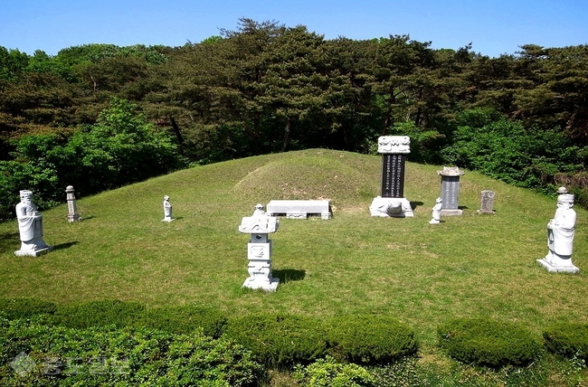 ▲ 김종서 장군 묘역