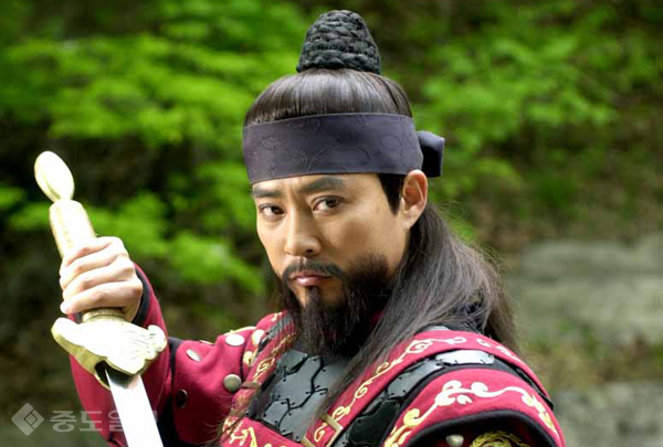 ▲ 드라마 태조 왕건에서 왕건 역을 맡은 최수종. ▲ 드라마 태조 왕건에서 왕건 역을 맡은 최수종.