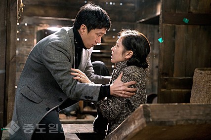 ▲ 영화 '덕혜옹주'에서 김장한과 덕혜옹주의 모습. ▲ 영화 '덕혜옹주'에서 김장한과 덕혜옹주의 모습.