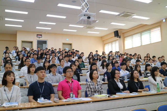 ▲ 충남교육청은 29일 공개ㆍ경력경쟁 임용시험에 최종 합격한 신규 지방공무원 168명에 대한 기본교육과정을 시작했다.