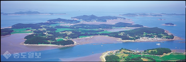 ▲ 충남도의 대규모 관광 개발 사업이 내년부터 본격 추진된다. 사진은 원산도 테마랜드로 탈바꿈할 보령 원산도 해수욕장./충남도 제공.