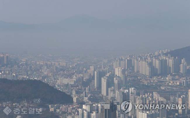 ▲ 7일 전국적으로 미세먼지, 초미세먼지 농도가 '나쁨'으로 표시됐다. 사진출처=연합뉴스 제공.