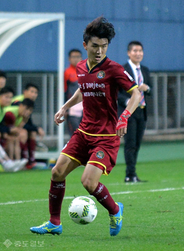 ▲ 아~~~ 이 공을 어디로 줘야하나... 선민이형 어디 있는겨? ▲ 아~~~ 이 공을 어디로 줘야하나... 선민이형 어디 있는겨?