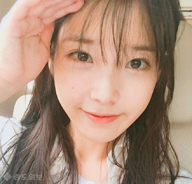 ▲ '형돈이와대준이'의 싱글음원에 참여한 아이유. 사진출처=데프콘 인스타그램 캡쳐