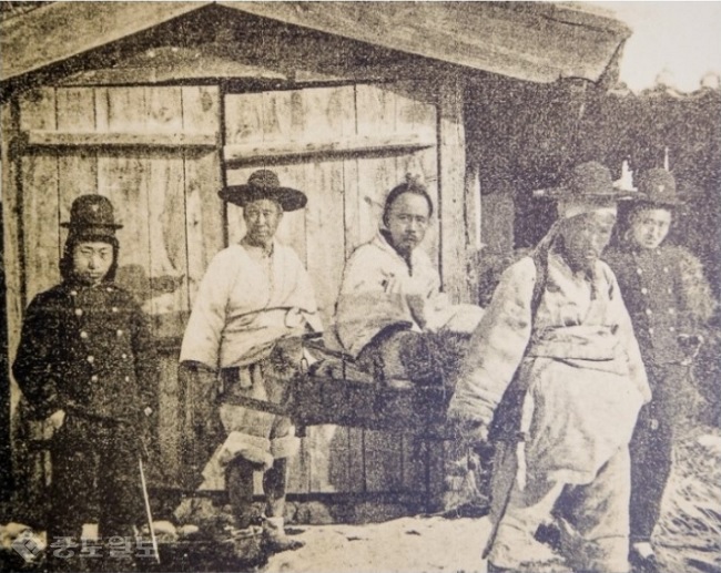 ▲ 서울로 압송되는 녹두장군 전봉준/사진=연합 DB ▲ 서울로 압송되는 녹두장군 전봉준/사진=연합 DB