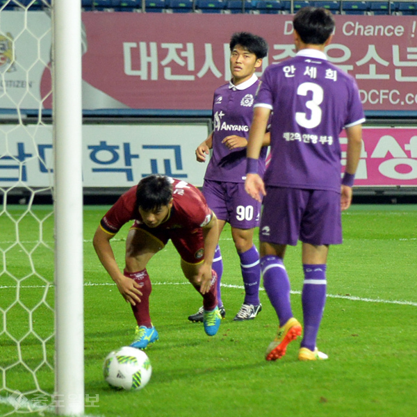 ▲ 김동찬 전반 3분 골 직후 