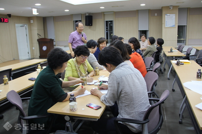 ▲ 충남교육청의 교사학습공동체가 함께 공부하고 실천하는 새로운 교육 문화로 자리잡고 있다./충남교육청 제공.