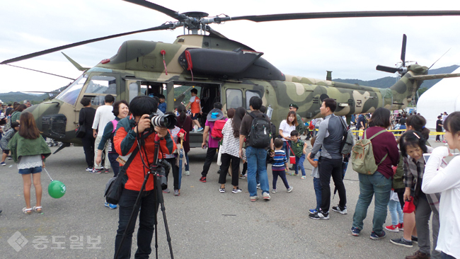 ▲ 2016 계룡군문화축제 모습/사진=홍경석 ▲ 2016 계룡군문화축제 모습/사진=홍경석
