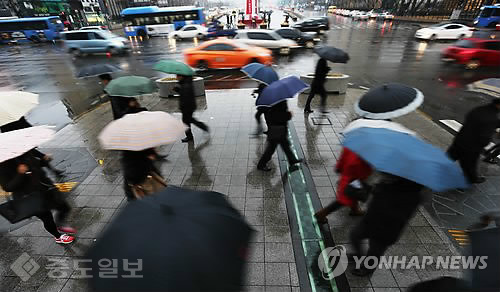 ▲ 28일 금요일은 전국이 흐리고 비가 내리겠습니다. /사진출처=연합뉴스