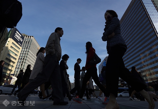 ▲ 1일은 전국이 맑은 가운데 올 가을 최저 기온이 나타나는 곳이 있겠습니다. /사진출처=연합db