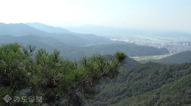 ▲ 삼필봉 정상의 조망