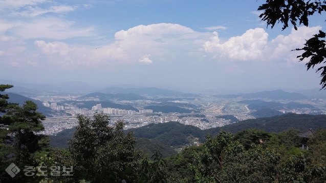 ▲고성산 정상에서 내려다본 풍경/사진 출처=Tistory '행복한 여행'