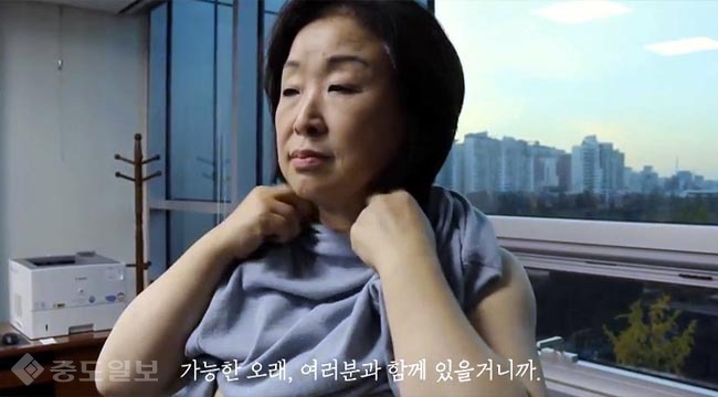 ▲ 심상정 정의당 대표 '저는 지금 청계광장에 나갈 준비를 합니다' (유니클로 히트텍 CF 패러디) 영상 캡처 ▲ 심상정 정의당 대표 '저는 지금 청계광장에 나갈 준비를 합니다' (유니클로 히트텍 CF 패러디) 영상 캡처