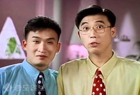 ▲ 1993년 광고CF에 함께 출연한 서경석(왼쪽)과 이윤석. ▲ 1993년 광고CF에 함께 출연한 서경석(왼쪽)과 이윤석.