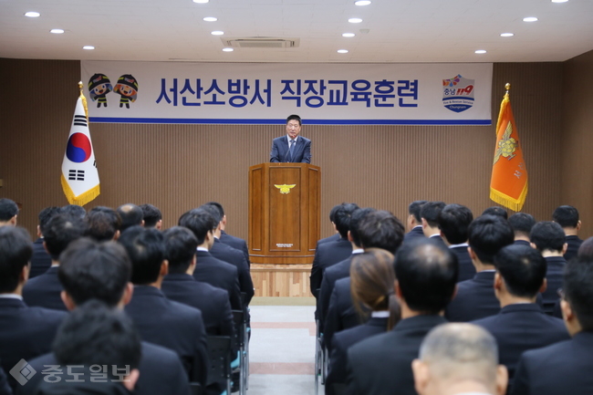 ▲ 서산소방서는 지난달 30일 대회의실에서 소방공무원들이 참석한 가운데 청렴의식 제고 및 음주운전 근절을 위한 직장교육을 실시했다. ▲ 서산소방서는 지난달 30일 대회의실에서 소방공무원들이 참석한 가운데 청렴의식 제고 및 음주운전 근절을 위한 직장교육을 실시했다.