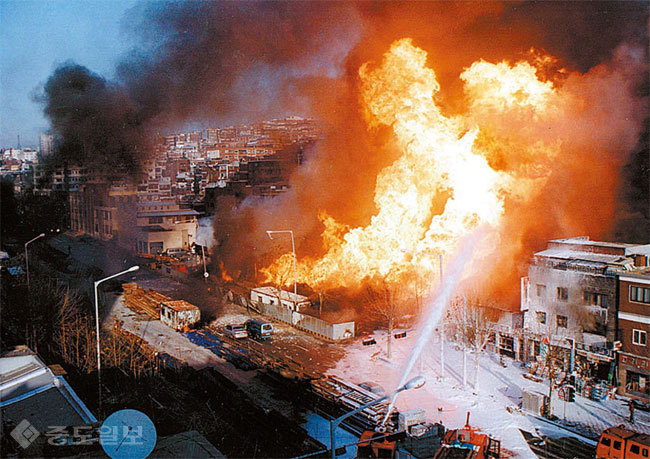 ▲ 1994년 아현동 가스폭발 사고 모습/사진=위키백과