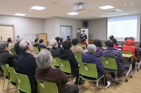 대한골다공증학회가 낙상사고 많은 겨울철 골절 예방 건강 강좌를 개최했다